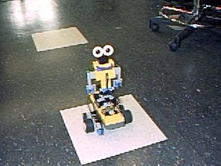 Legobot.jpg (22743 bytes)